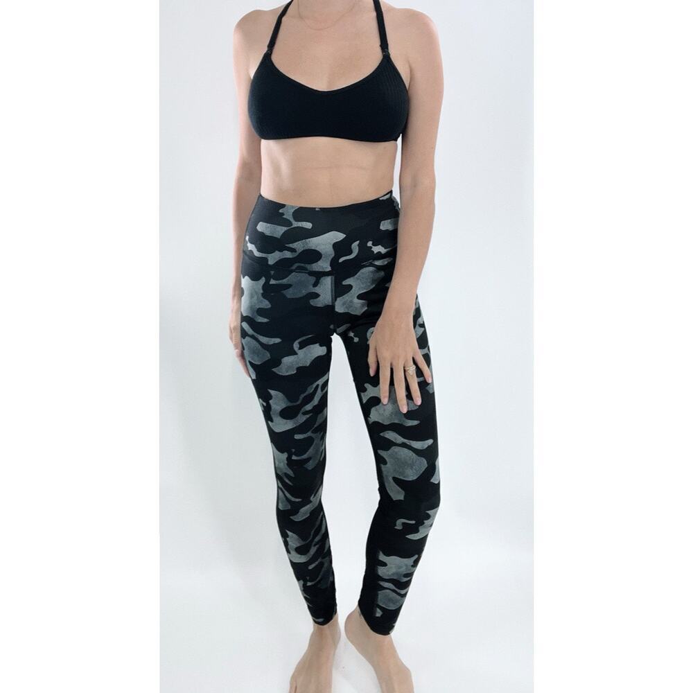 90 Degree by Reflex Gray and Black Camo Print Mesh Leggings Size Medium